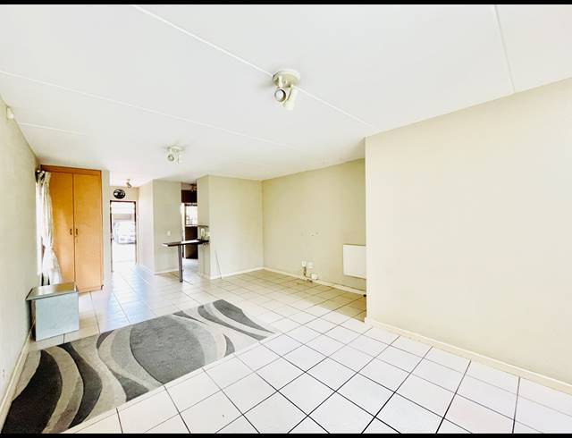 2 BEDROOM APARTMENT RENTED IN SUNNINGHILL